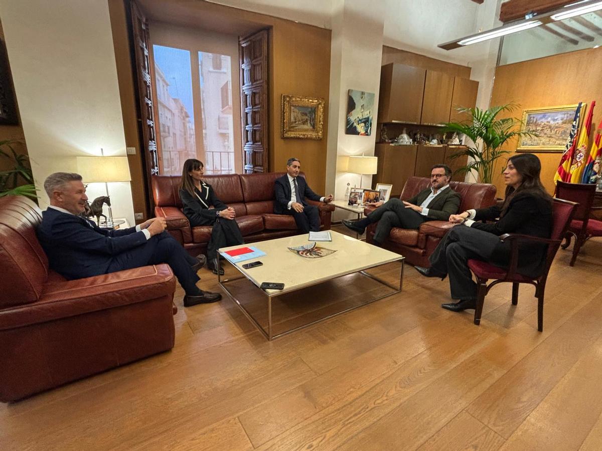 El director ejecutivo de la EUIPO y el alcalde de Elche se reunían este jueves para ahondar en la Indicación Geográfica Protegida para la Palma Blanca