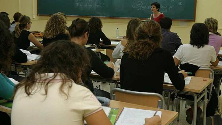 La Escuela de Idiomas continuará por el momento en el edificio del Viaducto.