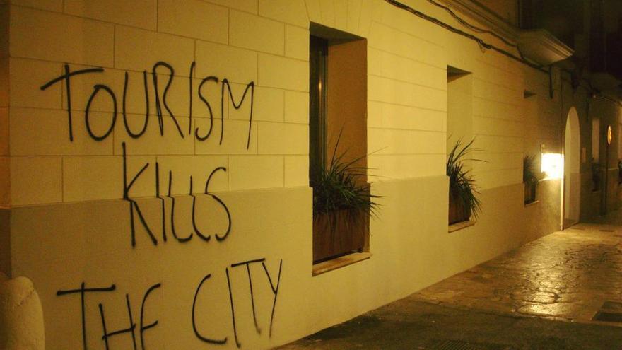 Pintadas contra los hoteles boutique del casco antiguo de Palma