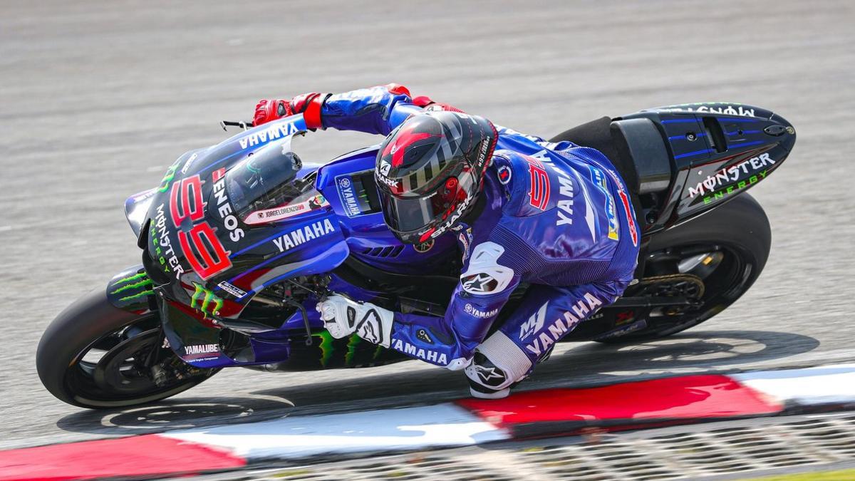 Lorenzo ha vuelto a subirse a la Yamaha en Sepang