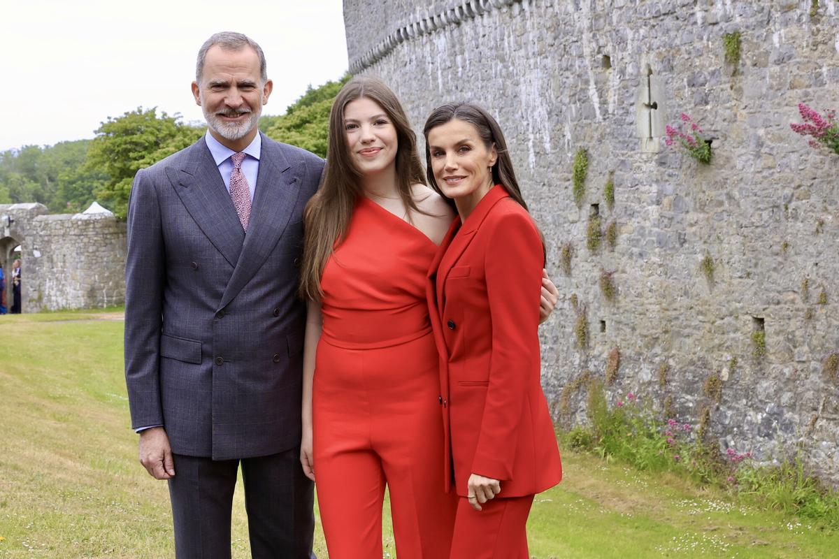 Los reyes Felipe VI y Letizia asisten a la graduación de la infanta Sofía en el UWC Atlantic College de Gales, donde concluye el Bachillerato Internacional