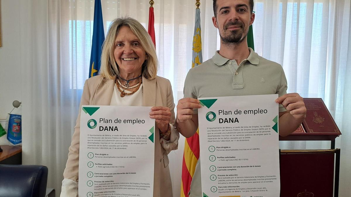 La alcaldesa Verdevío con el edil de Empleo, Adrián Cámara.