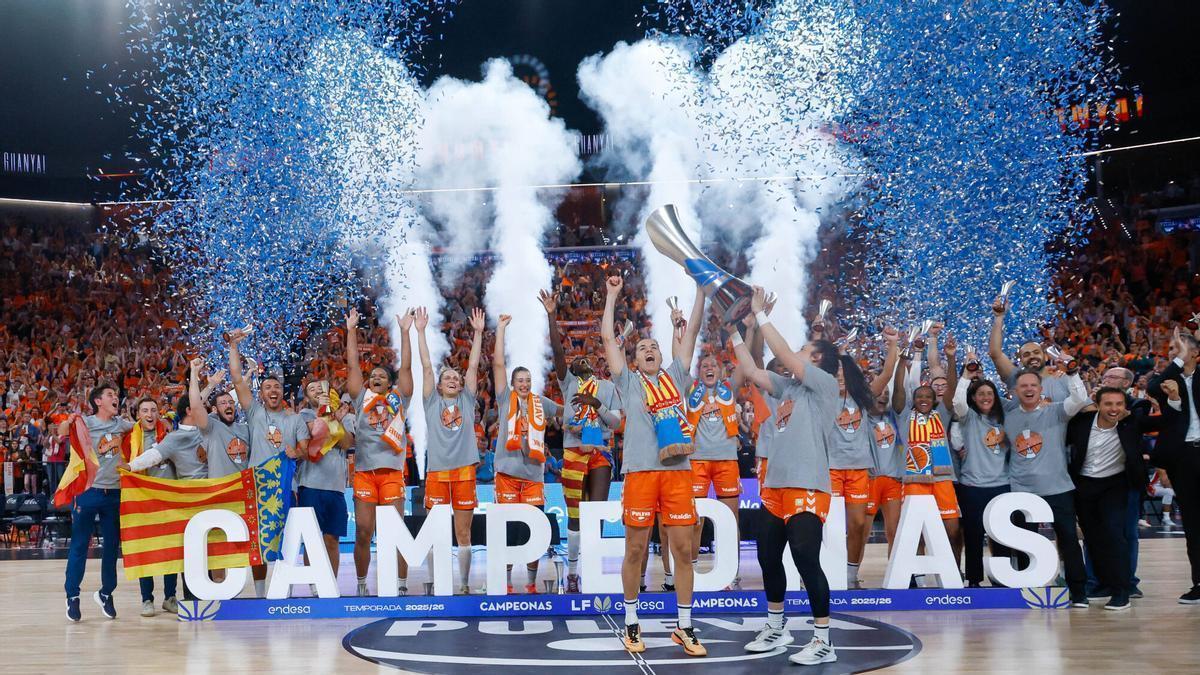 Así ha sido la celebración del Valencia Basket al ganar la LF Endesa