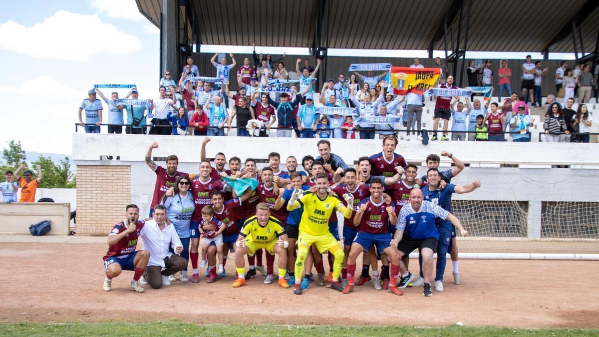 La afición del Brea, presente junto a los suyos en la salvación del equipo el domingo pasado en Alfaro.