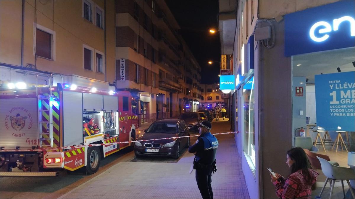 VÍDEO | Escape de gas en Zamora: cortada al tráfico una céntrica calle de la ciudad
