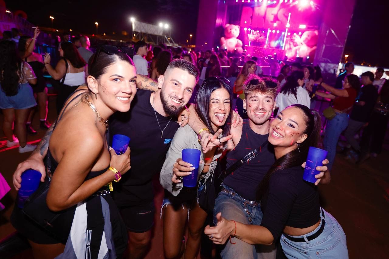 El techno del Crazy World llena de fiesta El Arenal