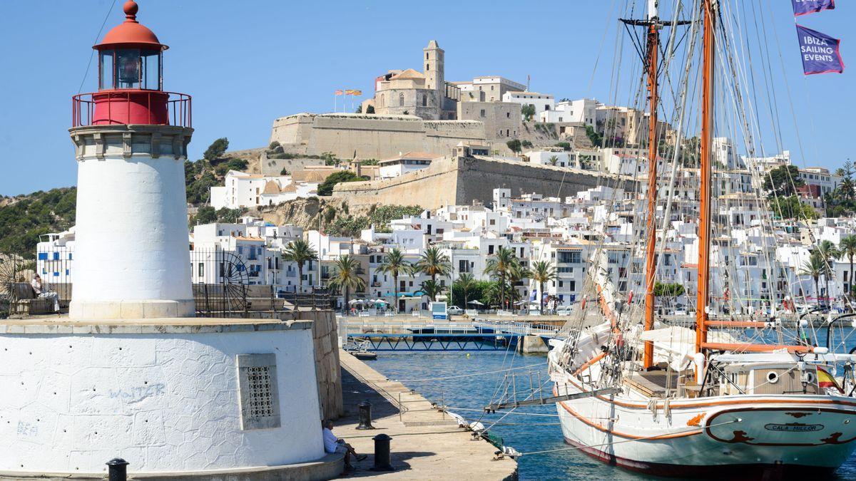 Für einen Besuch der Stadt Eivissa erhalten Ortsansässige auf den Balearen dieses Jahr eine Prämie.