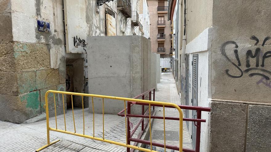 La calle Joaquín Espín de Lorca quedará libre una vez terminen las obras de la Casa de los Guevara