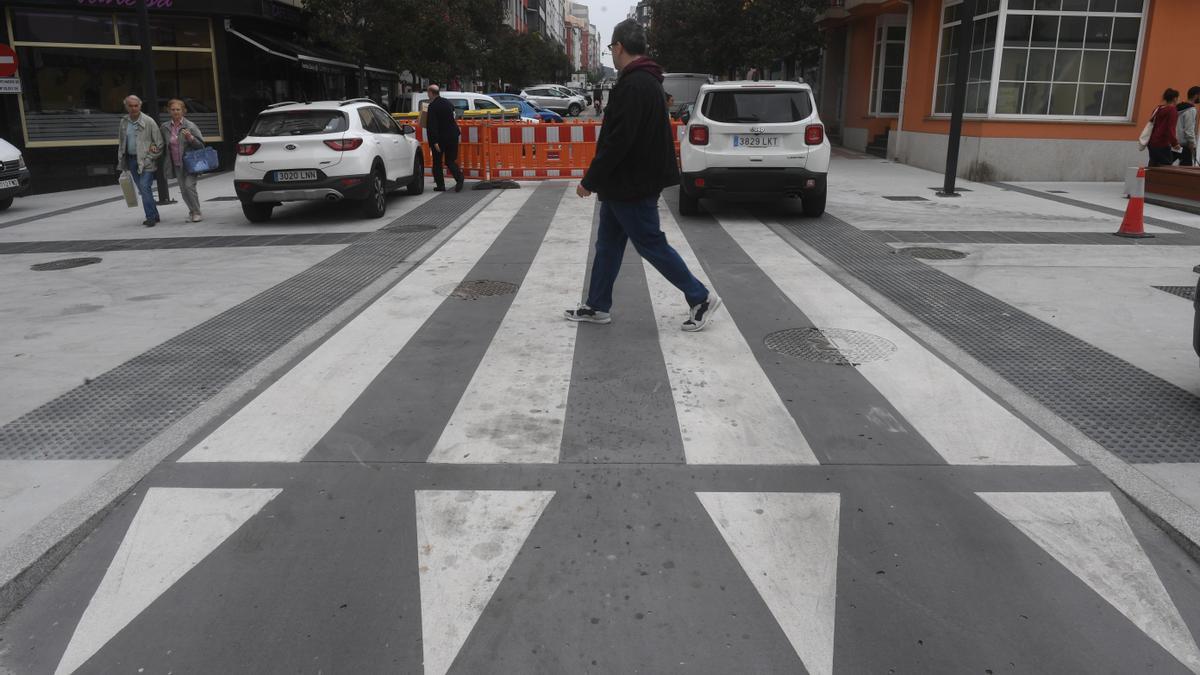 Paso de peatones de la avenida de Os Mallos
