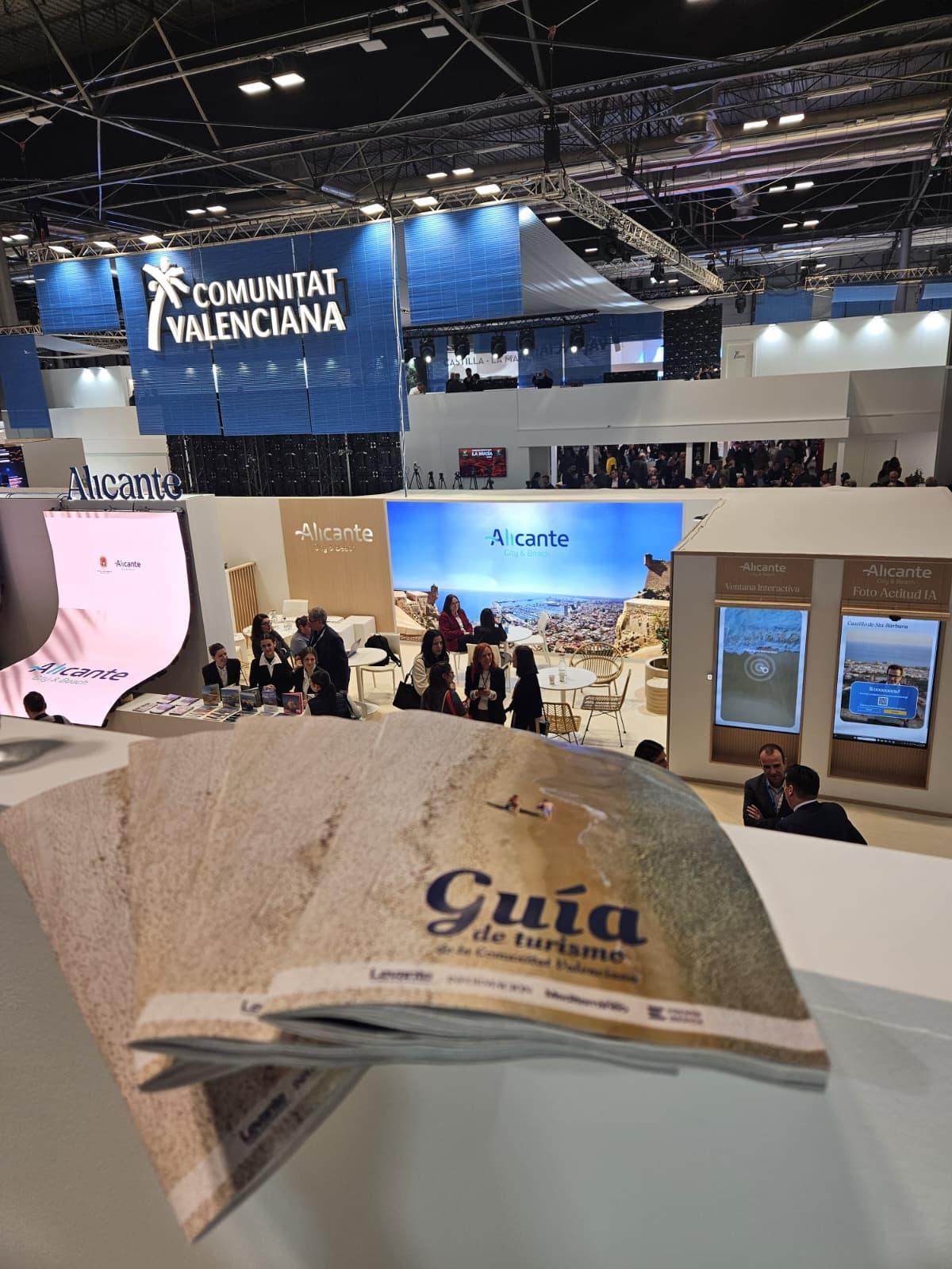 La Guía de Turismo, en el stand de la Comunitat Valenciana en Fitur.