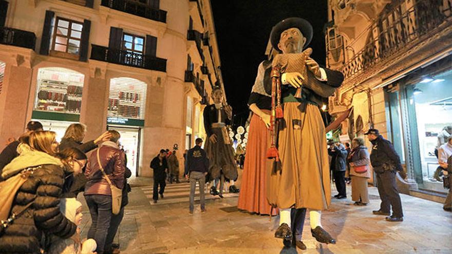 La lluvia da la bienvenida a Sant Sebastià en Palma