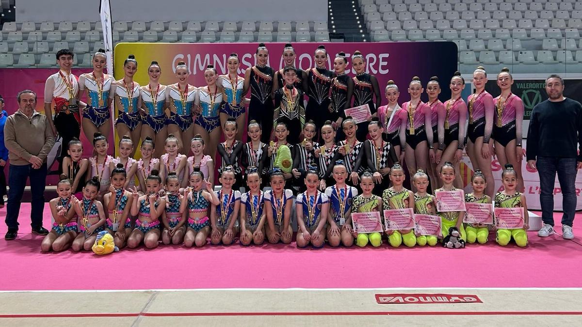 Autoridades y gimnastas.