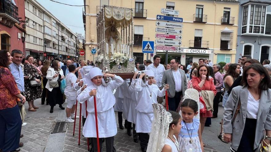 La Virgen de las Campanitas en las procesiones infantiles Lucena.