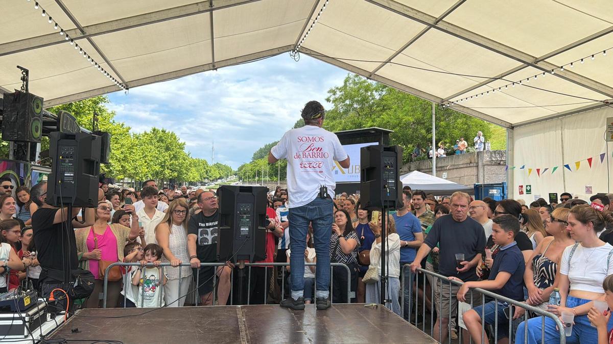 Luis Zahera y Festicultores cierran por todo lo alto las fiestas de Fontiñas