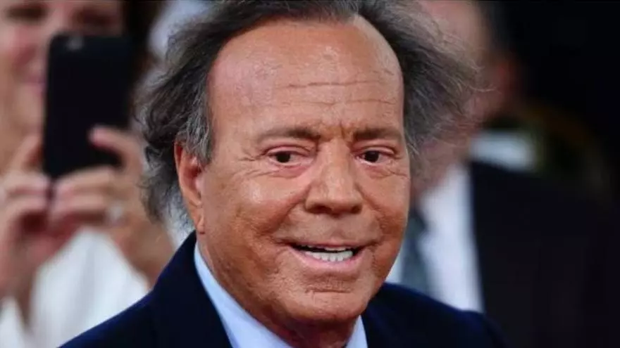 El complicado estado de salud de Julio Iglesias obliga a emitir un nuevo parte médico: "Es un cáncer"