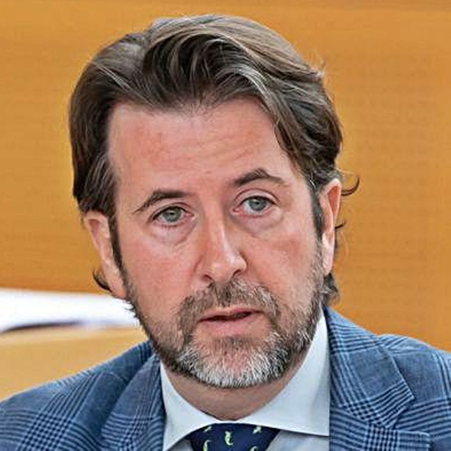 Carlos Alonso (CC). Era consejero de Movilidad del Cabildo y estuvo en el consejo de administración del ITER.