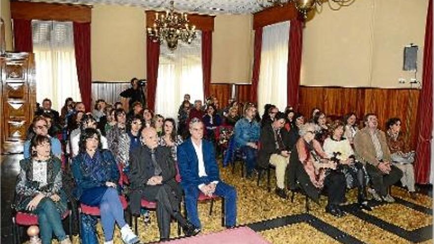 L&#039;acte es va celebrar ahir al migdia al saló de sessions de l&#039;Ajuntament amb desenes d&#039;assistents.