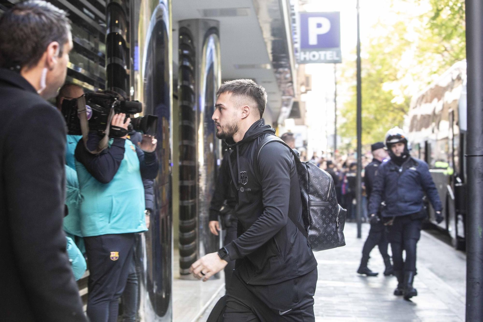 Gran expectación en Alicante por la llegada del Barça