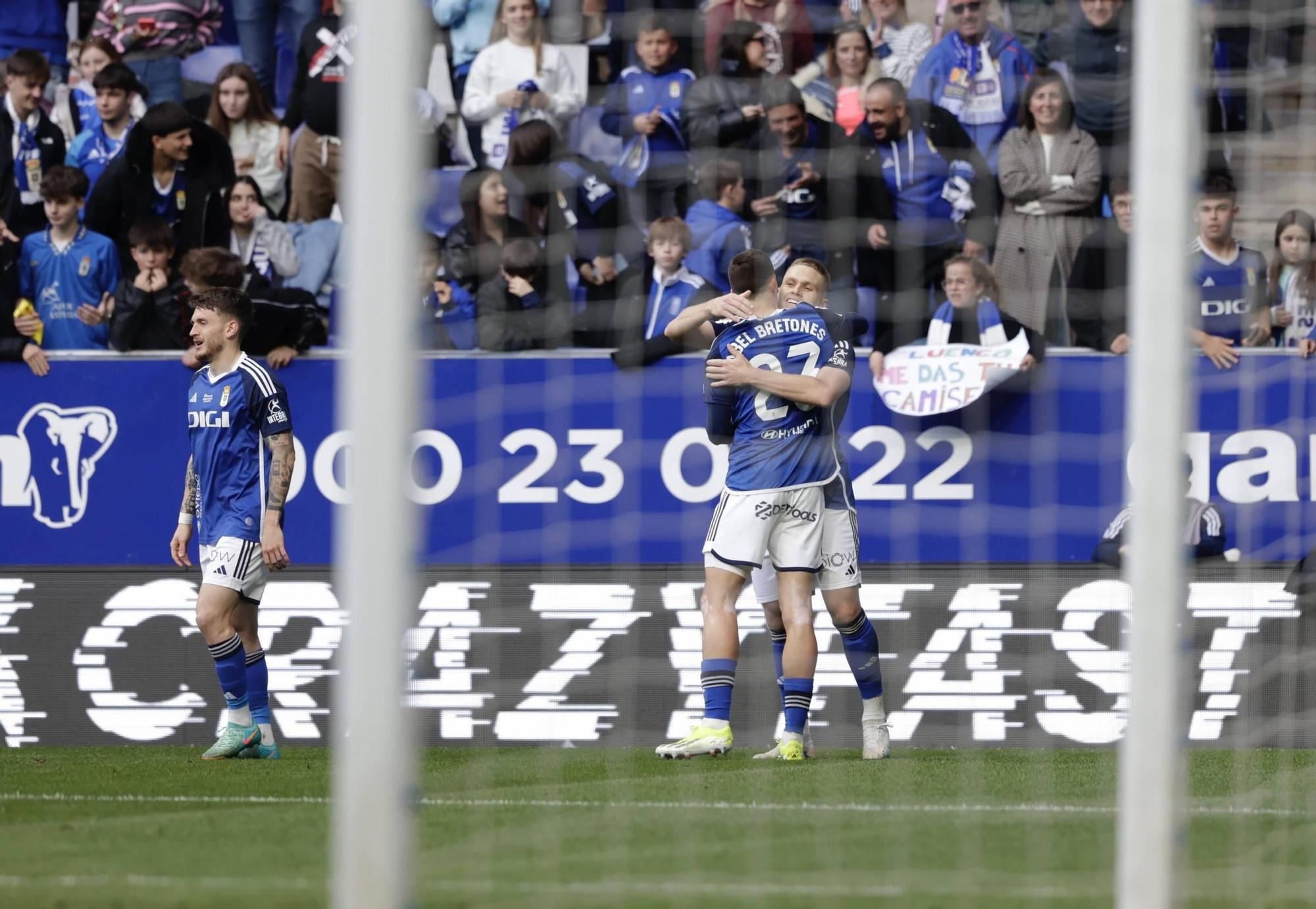 Alemão pega más duro y el Oviedo vuelve a ganar: 2-1