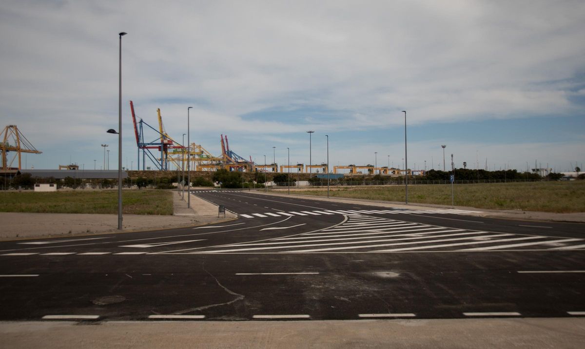 Terrenos de la ZAL del Puerto, con viales ya urbanizados.