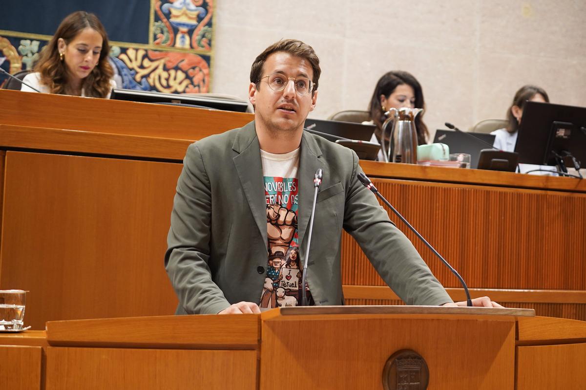 El portavoz de CHA en las Cortes, Jorge Pueyo, este jueves en el pleno.