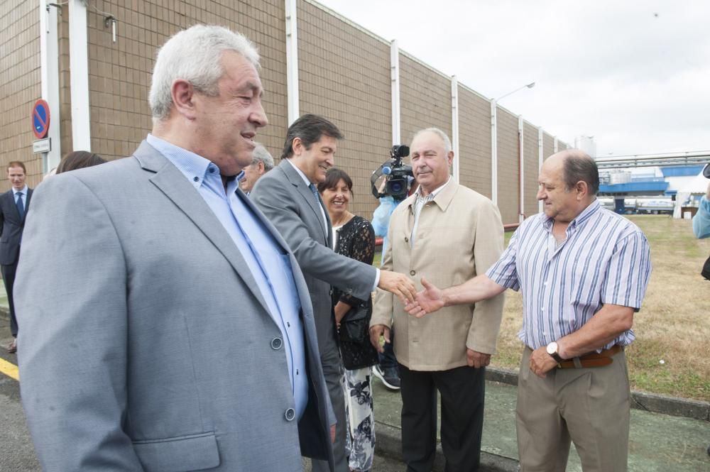 Visita de Javier Fernández a las instalaciones de Central Lechera Asturiana