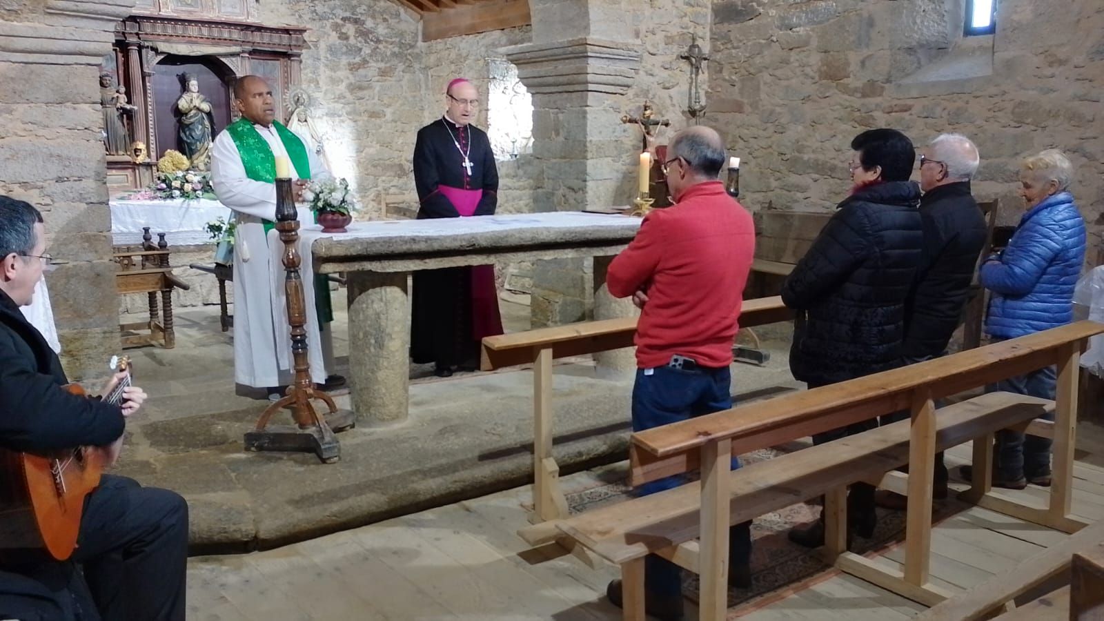GALERÍA | El Obispo de Astorga, de ruta por Sanabria