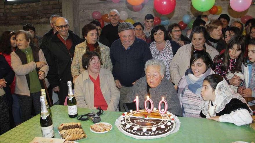 En la multitudinaria fiesta hubo canto y baile tradicional. // S. Álvarez