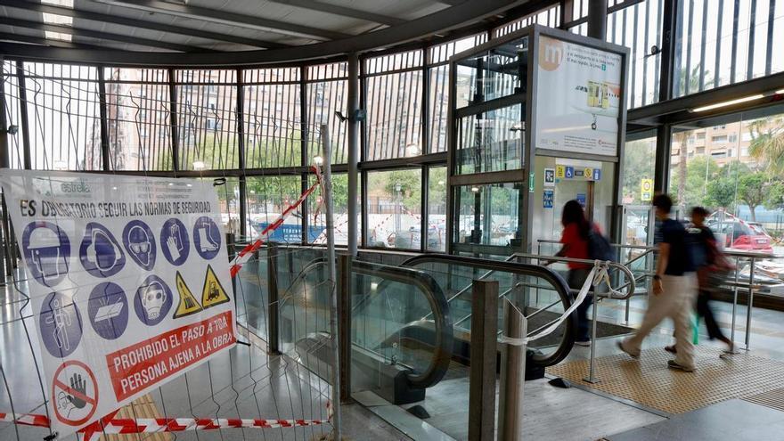 Marítim-Serrería reabre tras todo un verano cerrada y con material de obra acumulado