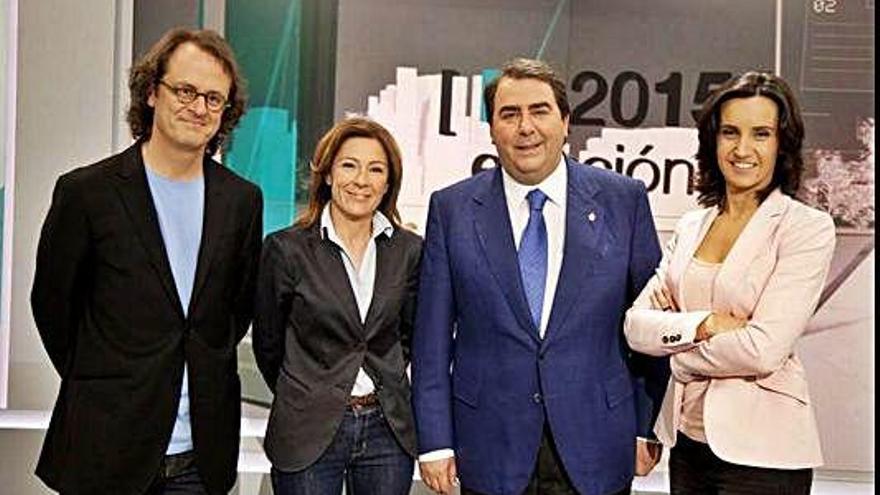 Carril, Barcón y Negreira, antes del debate en la TVG, con la presentadora.