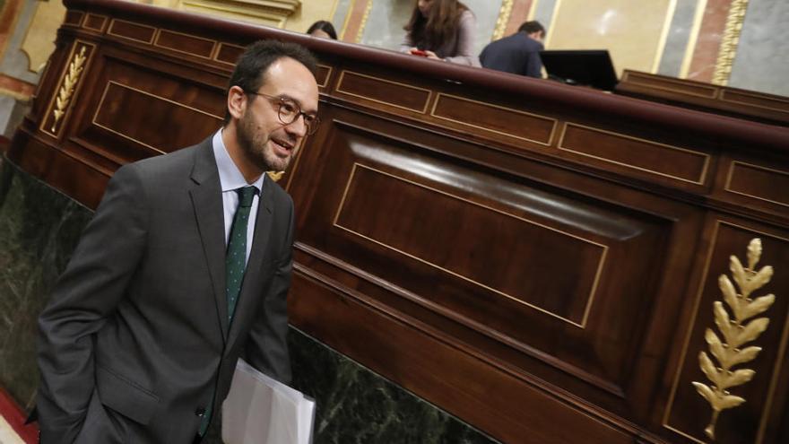 Antonio Hernando: &quot;Rajoy, sea fuerte, dé la cara y olvídese del plasma&quot;
