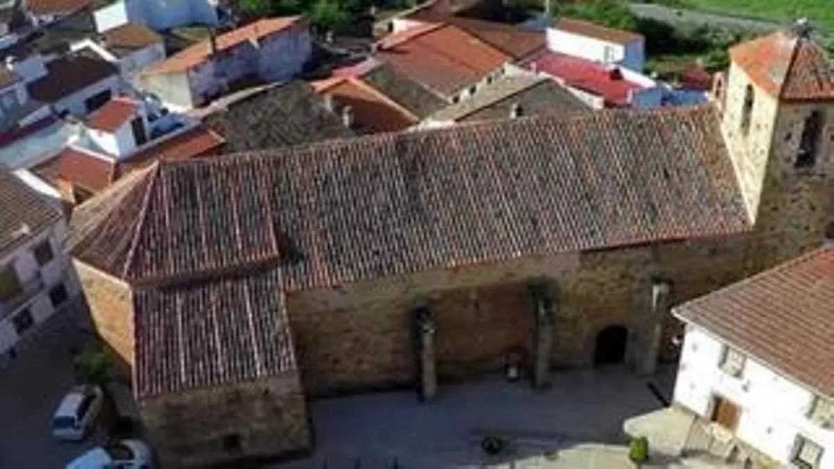 Cáceres suma una docena de monumentos religiosos en ruina