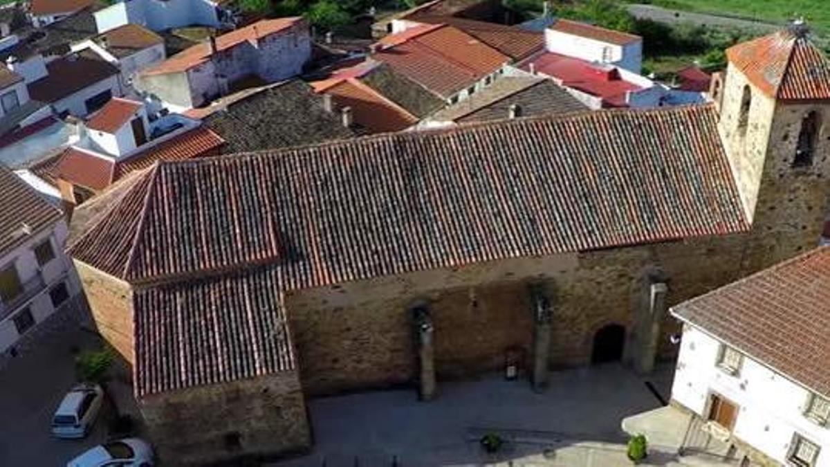 Romangordo. Iglesia parroquial de Santa Catalina, la última en entrar en la Lista Roja.