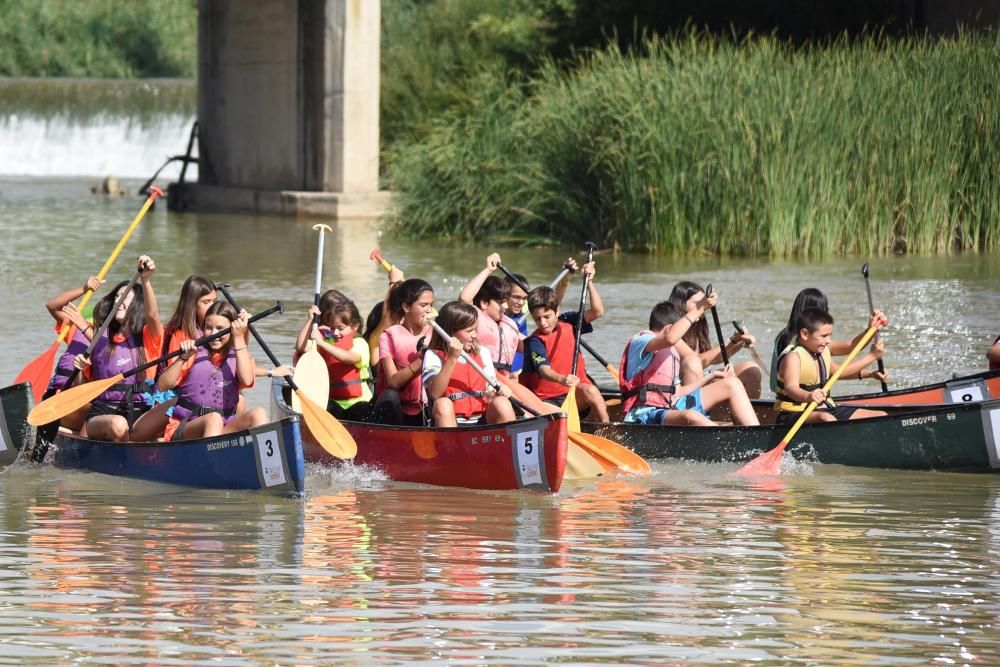 Més de 170 persones participen en la sisena Competició de Canoes al riu de Sallent