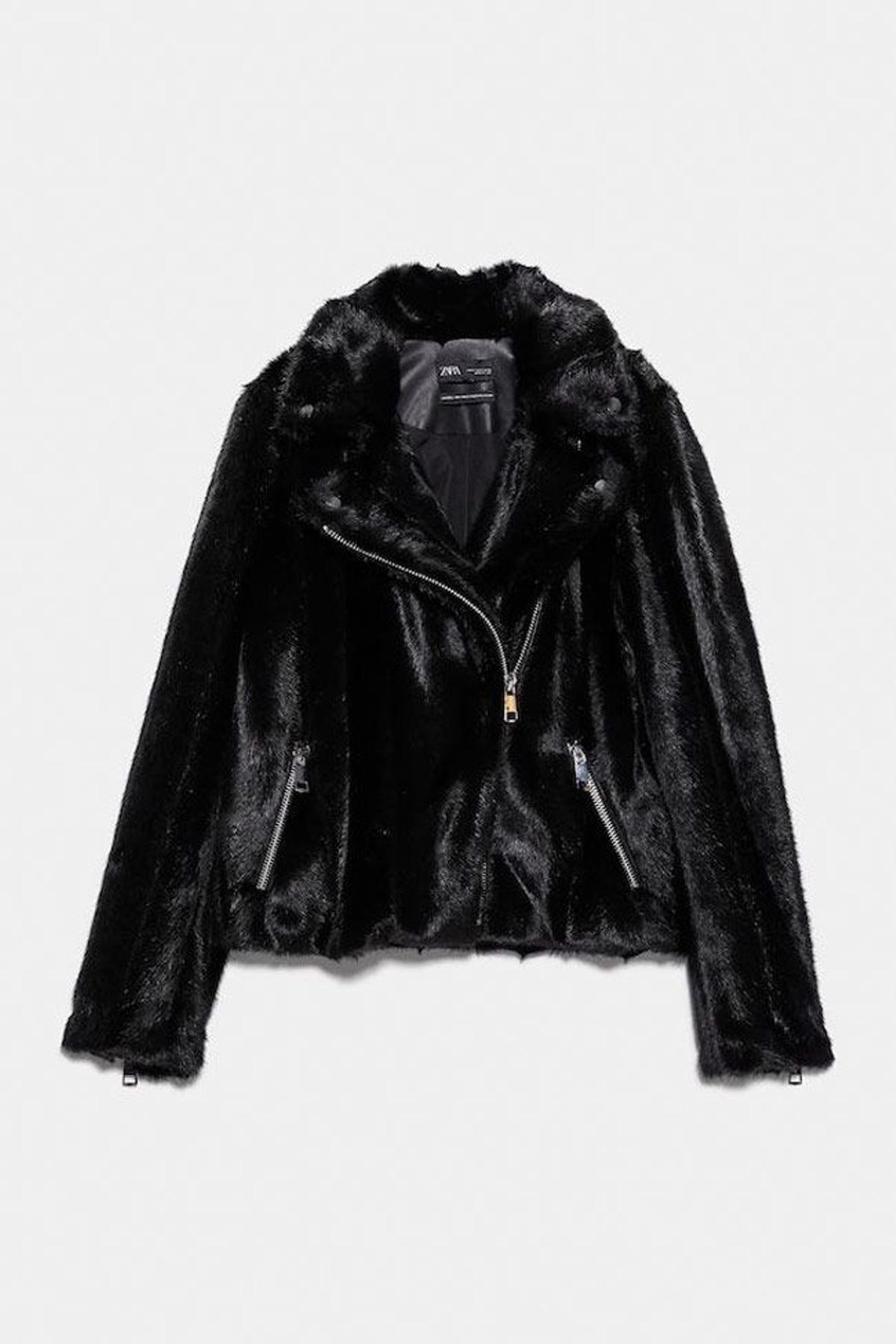 Perfecto de pelo negro, de Zara