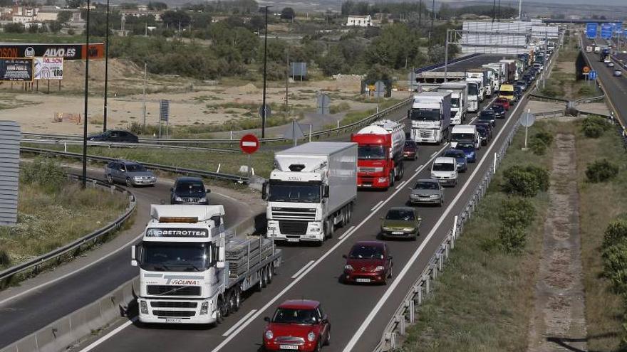 Los transportistas cuestionan la obligación de ir por autopista