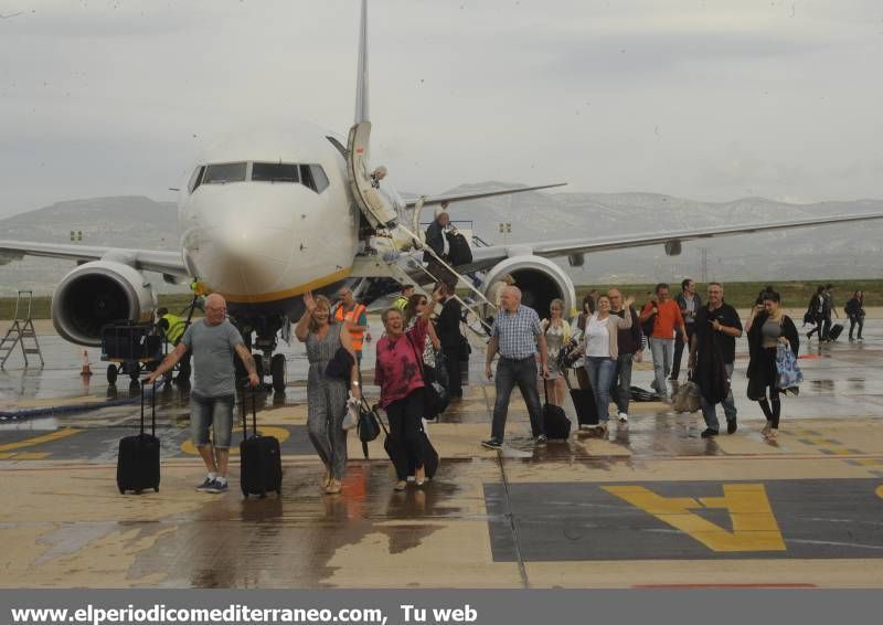 GALERÍA DE FOTOS -- Primer vuelo comercial en el aeropuerto de Castellón