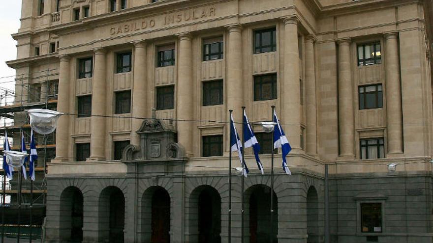 Fachada del Palacio insular.