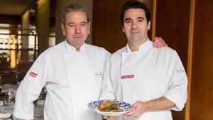 Antonio y Josep Maria Villagrasa y un plato con guiso de perdiz.