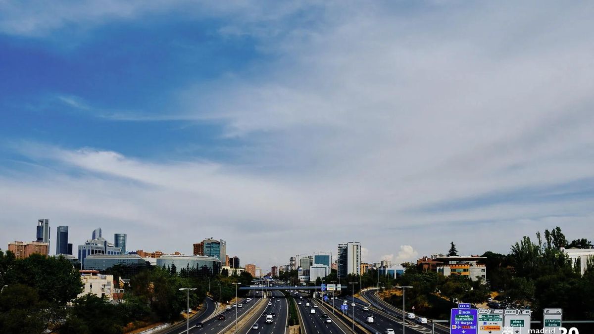 Vista de la M-30 a su paso por el norte de la capital.