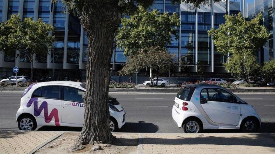 El coche eléctrico compartido triunfa en Madrid mientras Barcelona lo frena
