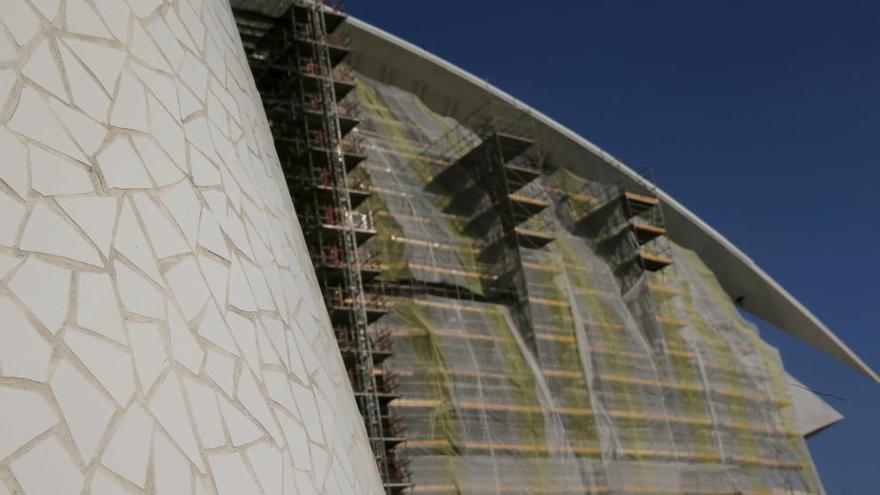 Detalle del trencadís utilizado en la Ciudad de las Artes.