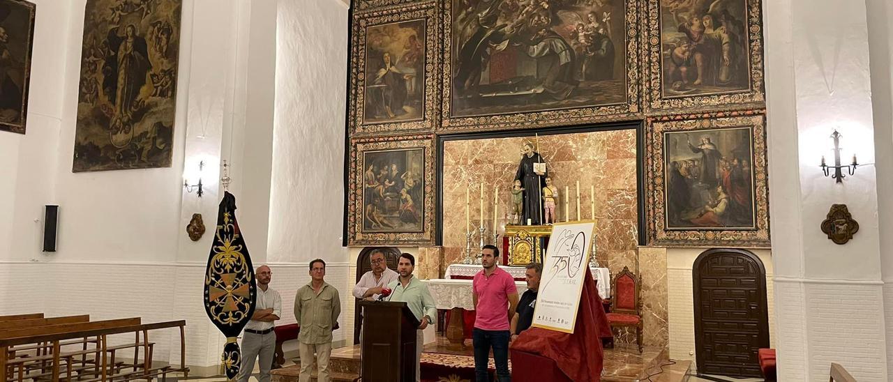 Presentación ante el retablo de Valdés Leal de los actos que conmemorarán el aniversario de la obra.