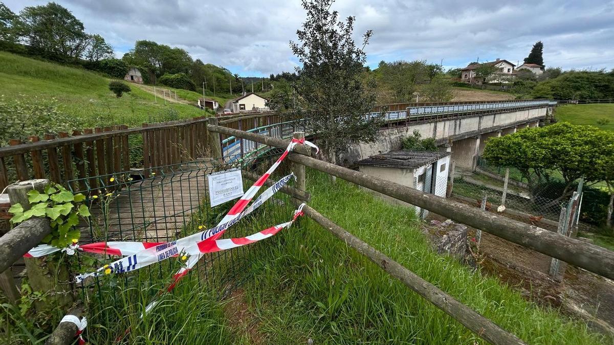 El deterioro se extiende a un segundo puente de la Senda Verde del Agua en Castrillón