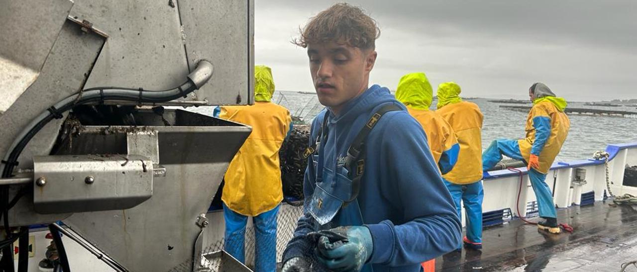 Aarón Portela Portas, un grovense de 17 años que elige la batea para su futuro.