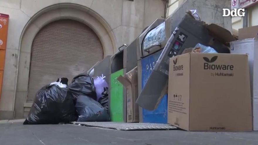 Les escombraries es comencen a acumular fora dels contenidors de Figueres en el primer dia de vaga indefinida