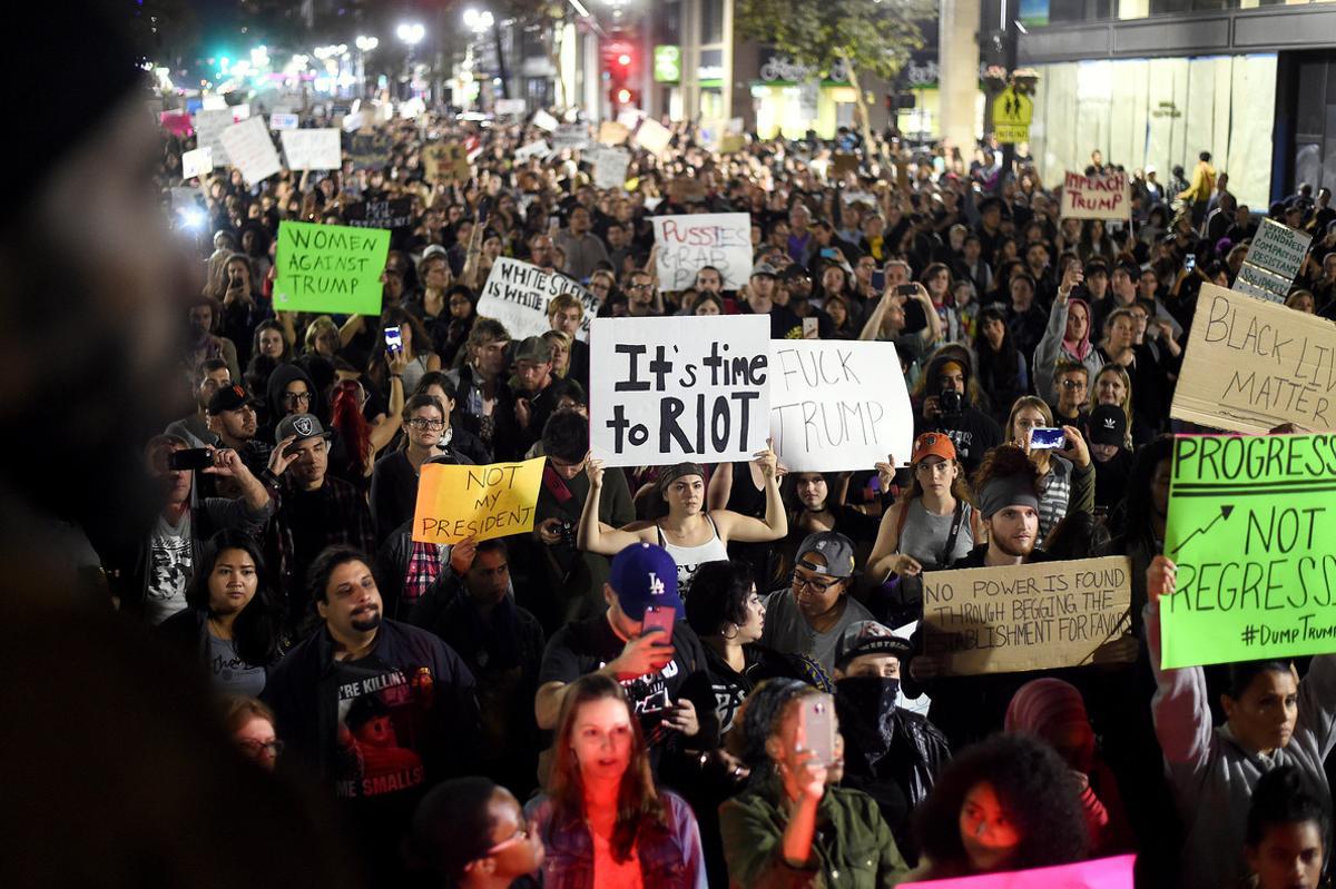 Demonstrators march following the election of Donald Trump as President of the United States through Oakland, California, U.S. November 9, 2016.  REUTERS/Noah Berger