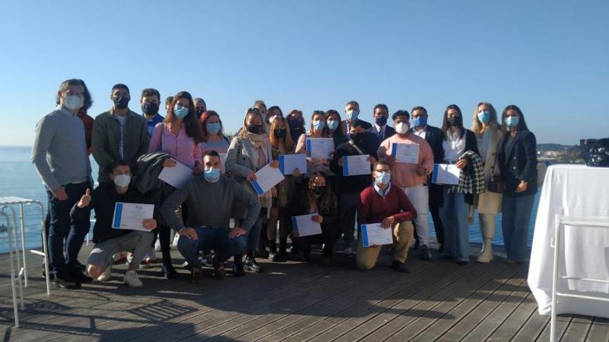 Alumnos del Plan Integrado de Emprego con sus diplomas.