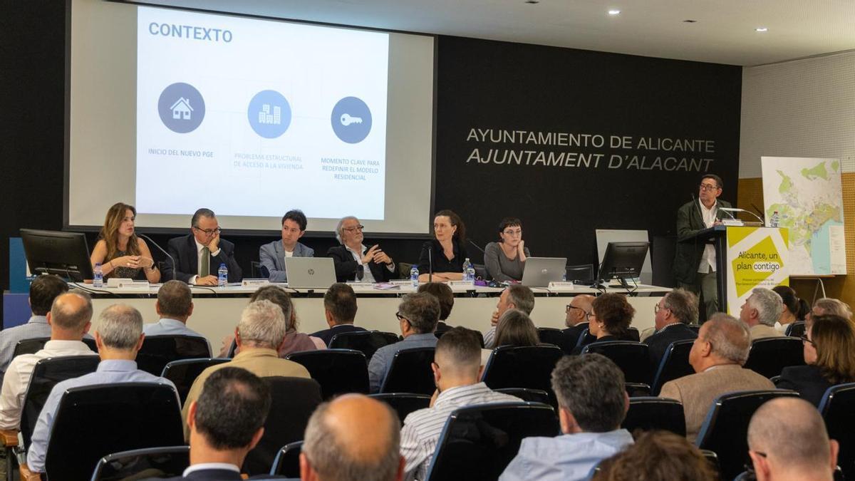 La quinta mesa temática del Plan General Estructural de Alicante ha girado en torno a la vivienda