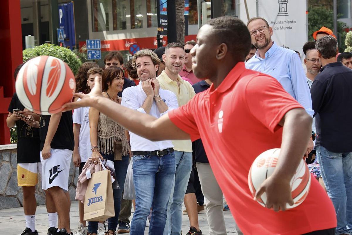 Aledaños del Palacio de los Deportes y Fan Zone de Plaza Circular